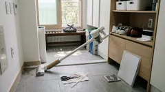 버리기 전 화장지 심으로 현관 모서리 먼지까지 잡는 청소 팁 4가지